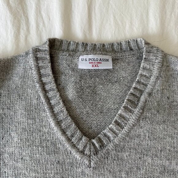 U.S. Polo Assn. Grey V-Neck Sweater (XXL) - Picture 3 of 5